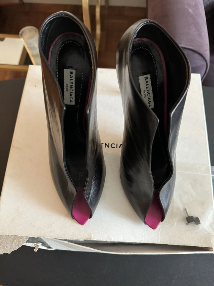 BALENCIAGA PARIS Womens Deep-V Cut Peep Toe High Heel black Bootie Pumps US 39 - Image 3 of 4