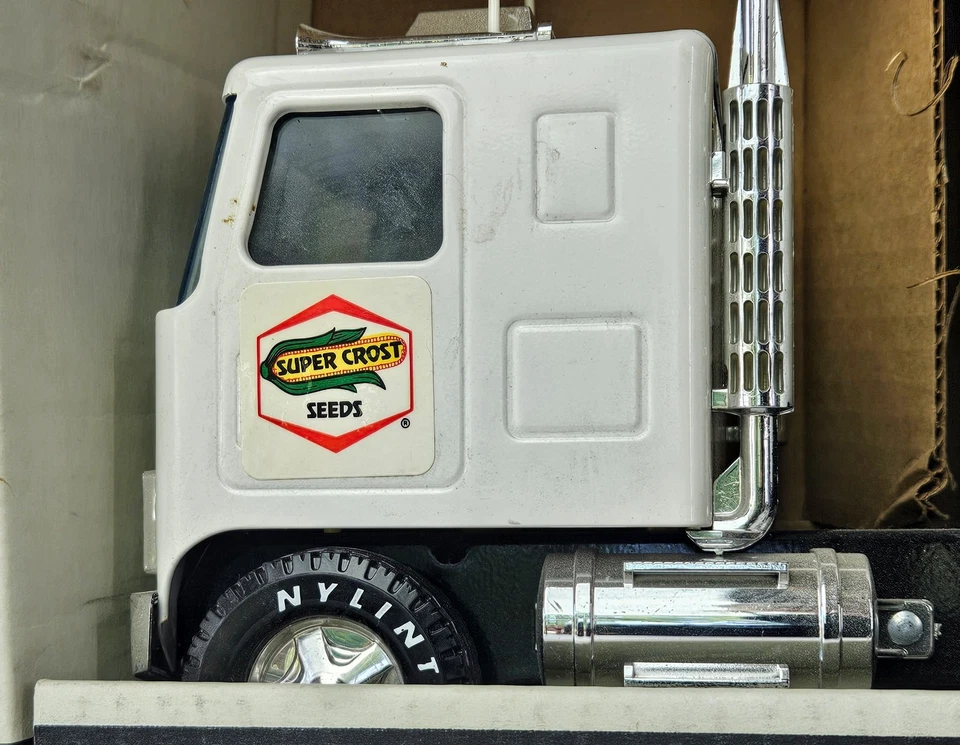 Semi camión Nylint GMC cabina de 18 ruedas sobre semillas súper crost raras agricultor americano Foto 3 de 4