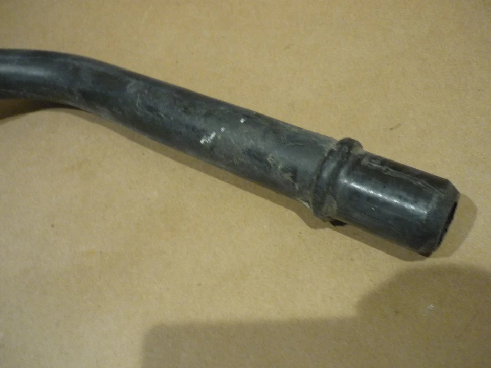 Maserati 4200 cupé/spyder - cuello de relleno para lavadora de parabrisas - P/N 664421200 Foto 4 de 4