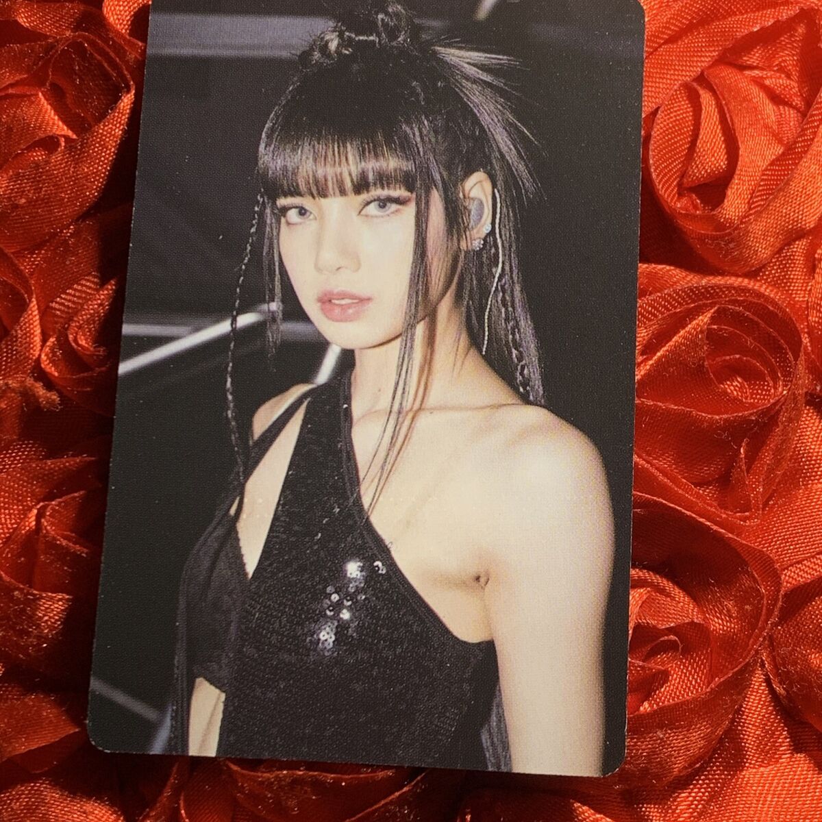 LISA BLACKPINK VOGUE RED Edition Celeb K-pop Girl Photo Card LISA BLACKPINK VOGUE RED Edition Celeb K-pop Girl Photo Card
