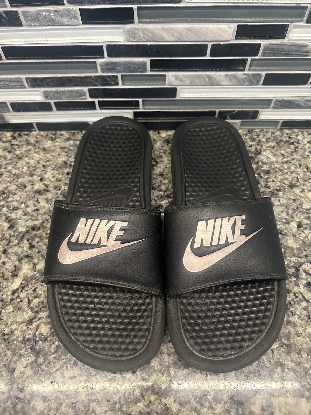 NIKE DONNA BENASSI JDI sandali SLIDE 343881 007 NERO ORO ROSA taglia 8