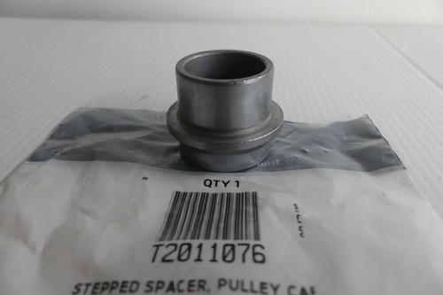 TRIUMPH THUNDERBIRD 1600-1700 REAR PULLEY CARRIER STEPPED SPACER * SEE NOTES* - Picture 3 of 5