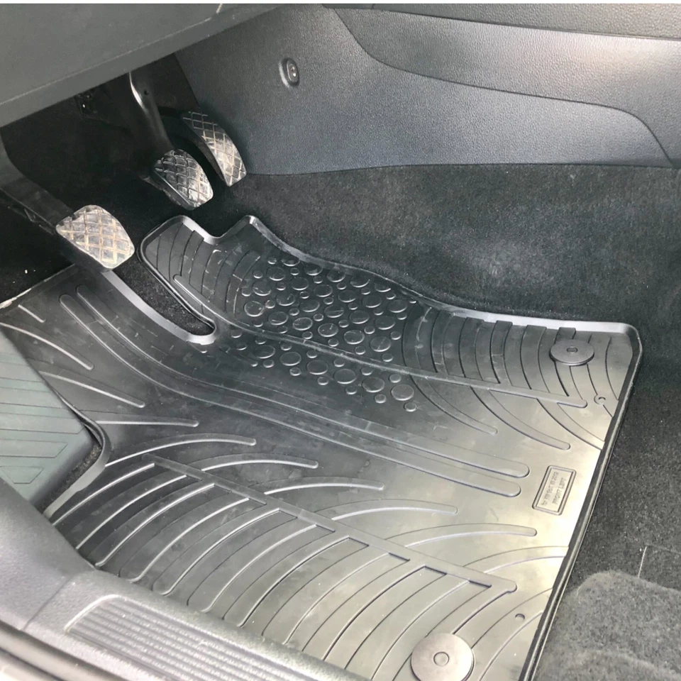 Alfombrillas de goma para auto Chevrolet Malibu para todo tipo de clima revestimientos de automóviles de alta resistencia Foto 3 de 4