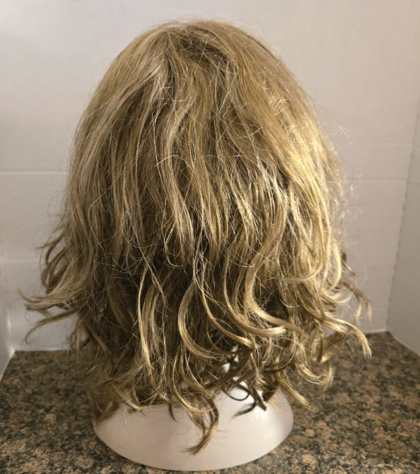 Peluca larga rizada rubia dorada Paula Young Mariah A0017 con flequillo gorra básica Foto 3 de 4