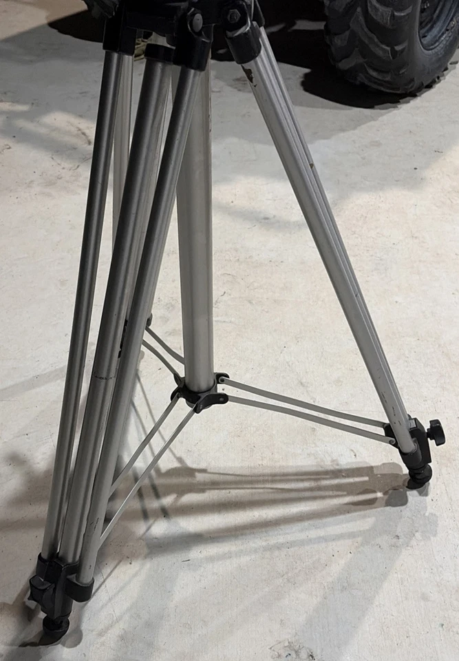 Bogen 3046 Professional Videography Camera Tripod with Head - Image 3 of 4