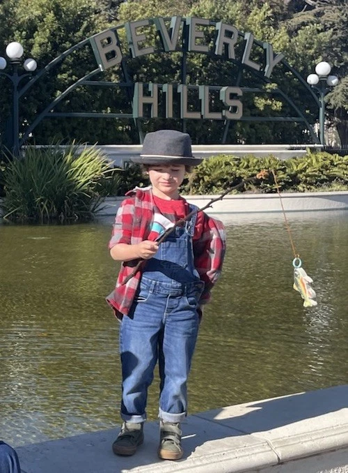 Macacão jeans unissex infantil Old Navy 5T azul/botões - Imagem 2 de 4