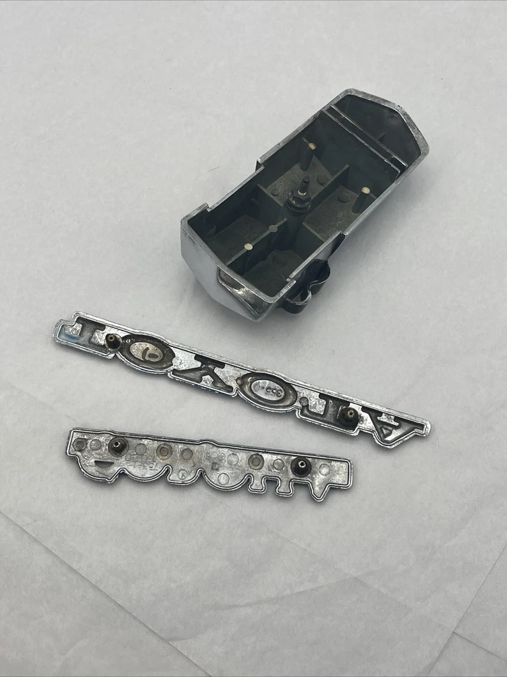 Lote emblema Toyota Corolla años 70 vintage de lujo Foto 3 de 4