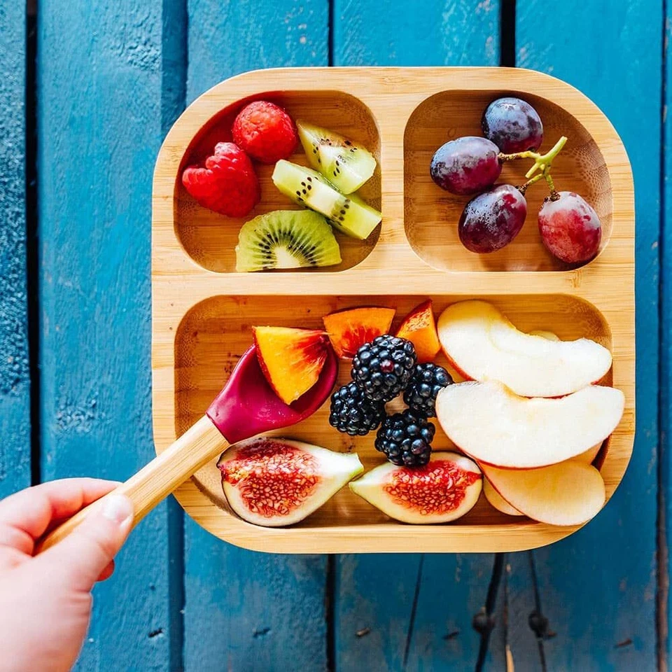 Quadratisches Bambus-Teller-Set I Teller mit Saugnapf mit Löffel – FSC-zertif... - Bild 4 von 4