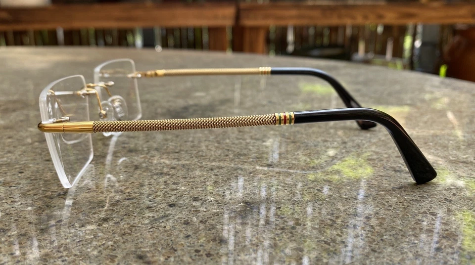 Hombres Gafas de titanio sin montura Hombres Gafas rectangulares doradas Gafas sin montura Foto 4 de 4