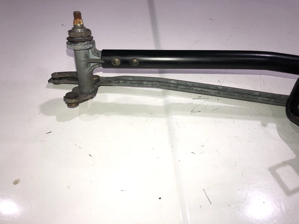 Acoplamiento limpiaparabrisas BMW E30 1984-1990 SEDÁN FABRICANTE DE EQUIPOS ORIGINALES ¡¡BONITO!! 318i 325e 325es Foto 3 de 4