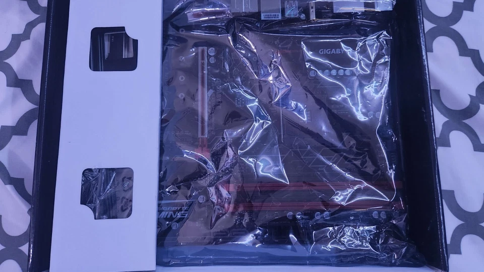 GIGABYTE GA-AB350-Gaming 3 Motherboard AMD Ryzen AM4 DDR4 M.2 HDMI DVI - Image 2 of 2