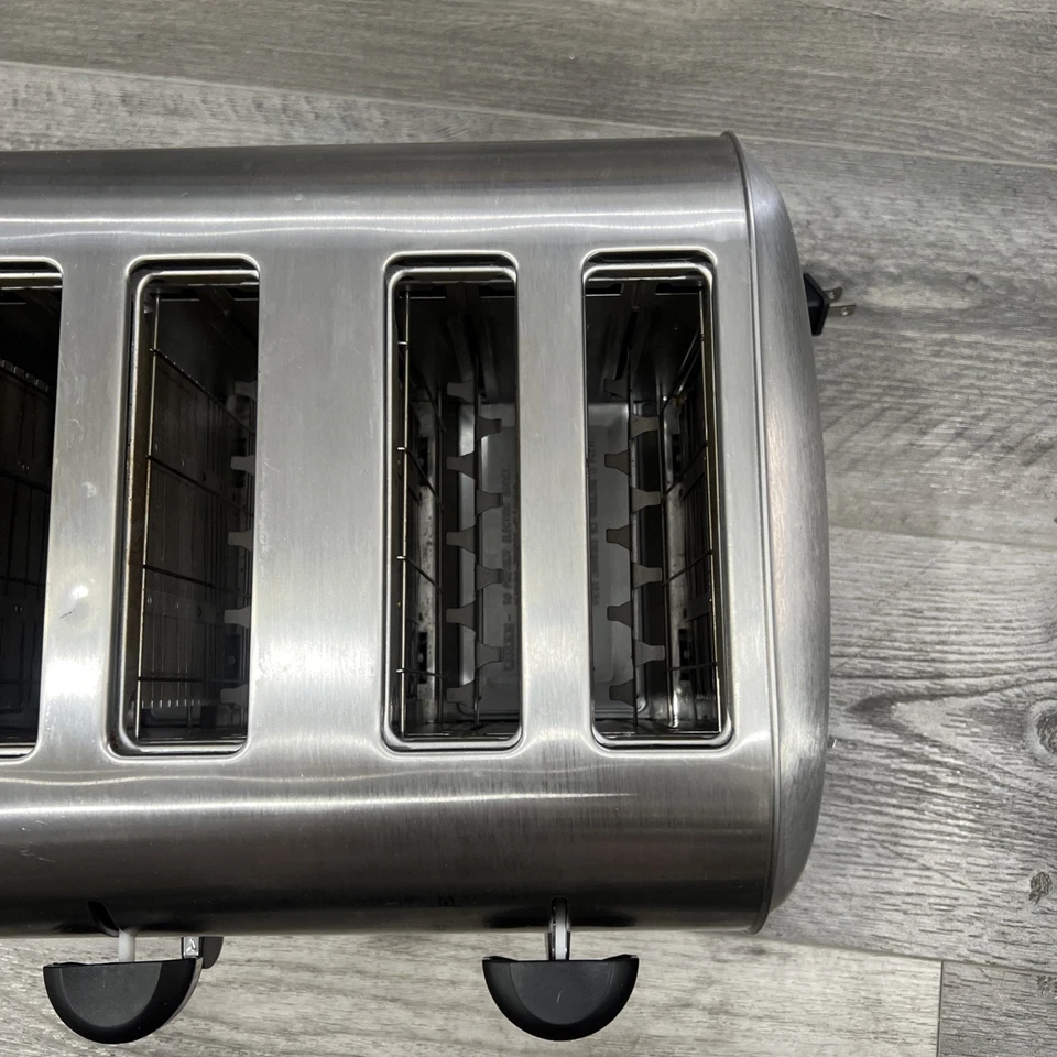 Tostadora Oster 4 Rebanadas, Acero Inoxidable Cepillado Modelo TSSTTRWF4S Foto 4 de 4