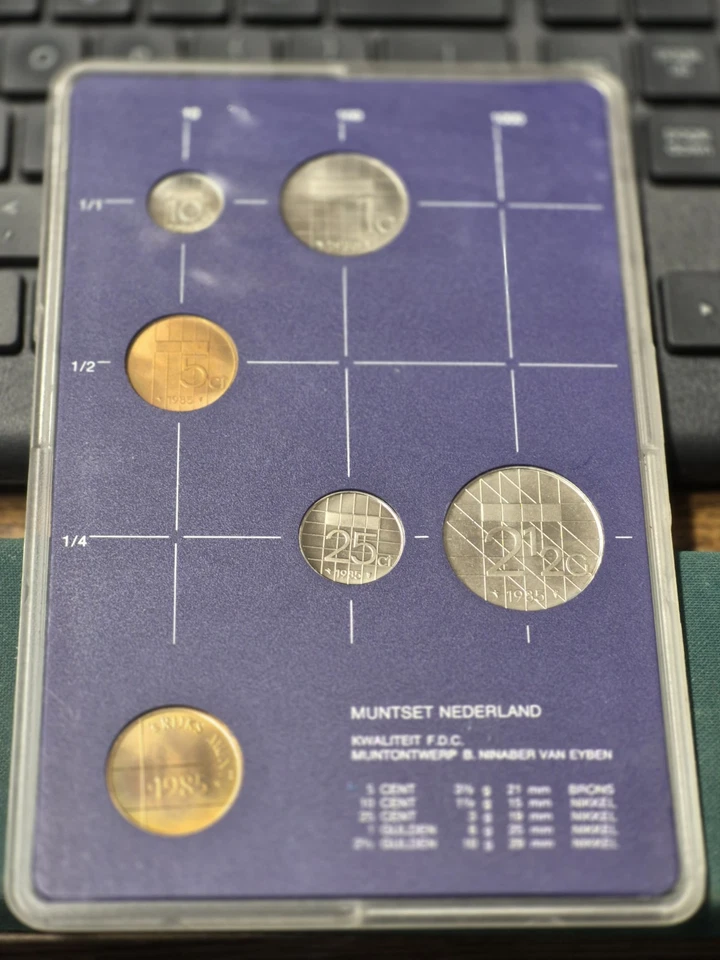 VINTAGE 1985 & 1986 NETHERLANDS 6 COIN MINT SET IN CASE LOT (2) - Image 4 of 4