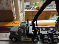 1/32 ERTL-TOMY  FREIGHTLINER 122SD DAY CAB ST W/LOG LOADER, NO PACKAGING # B 764