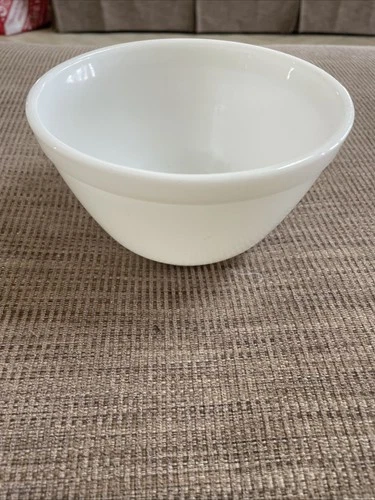 Vintage White Glass 1 1/2 Pint PYREX  Bowl #401 Made In USA
