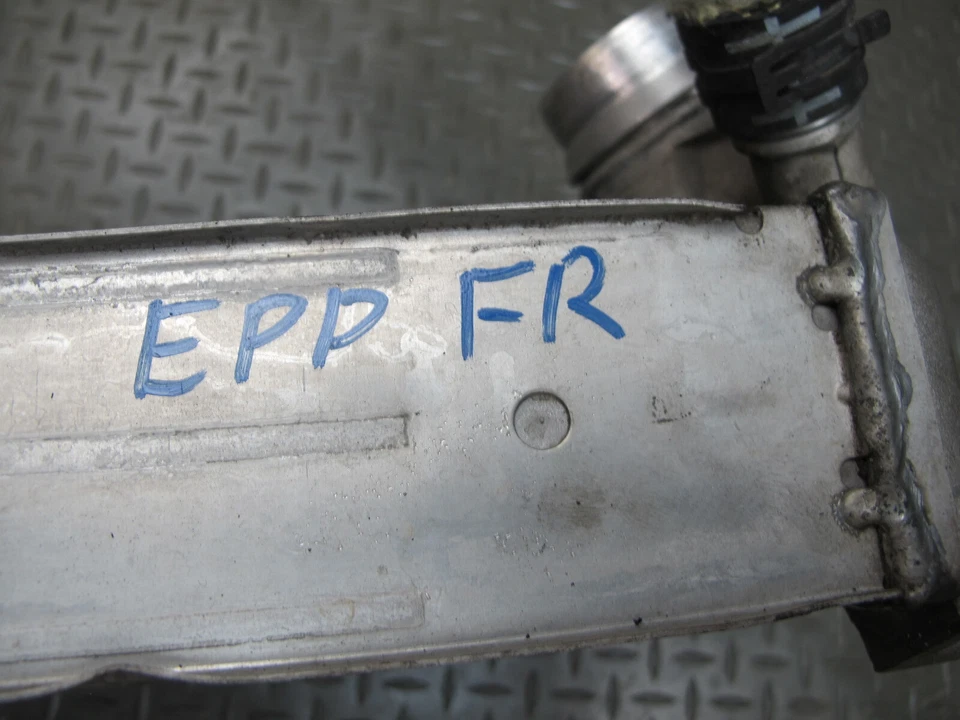 2010-2016 PORSCHE PANAMERA 970 TURBO RIGHT INTERCOOLER UNIT  97011021061 - Image 2 of 4