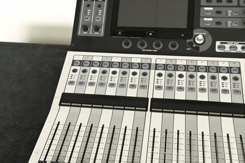 Yamaha TF1 16-Channel Digital Mixing Console CG01PSF - Picture 6 of 13