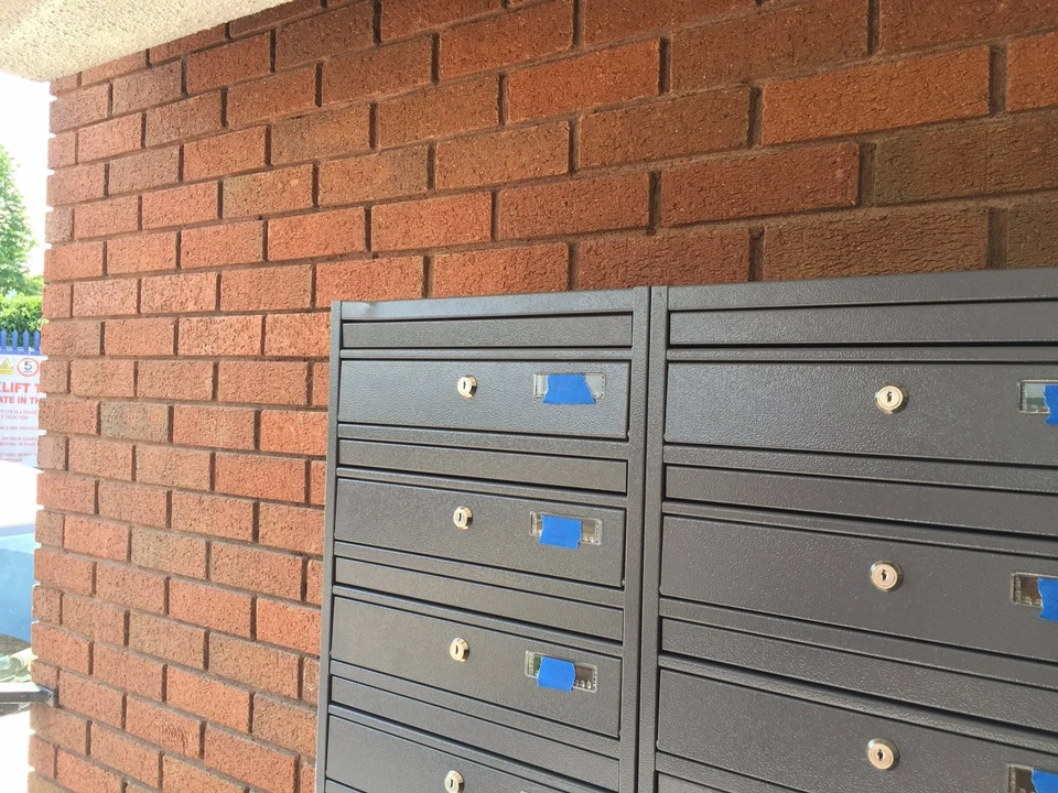 Post Boxes for Flats, Communal Multiple Letterboxes E1, Wall Mounted Bank of 5 - Image 2 of 4