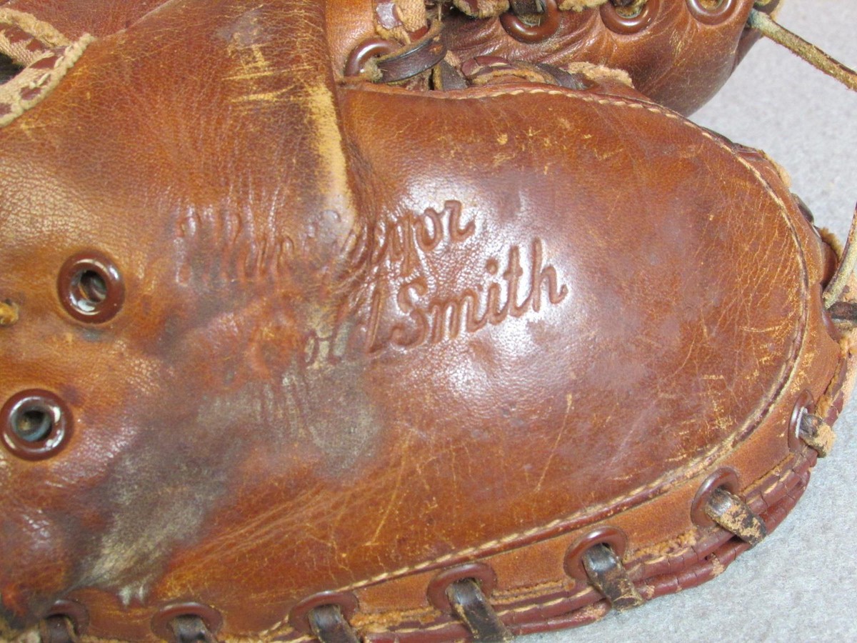 Vintage 1940s MacGregor Goldsmith Leather Catchers Mitt Baseball