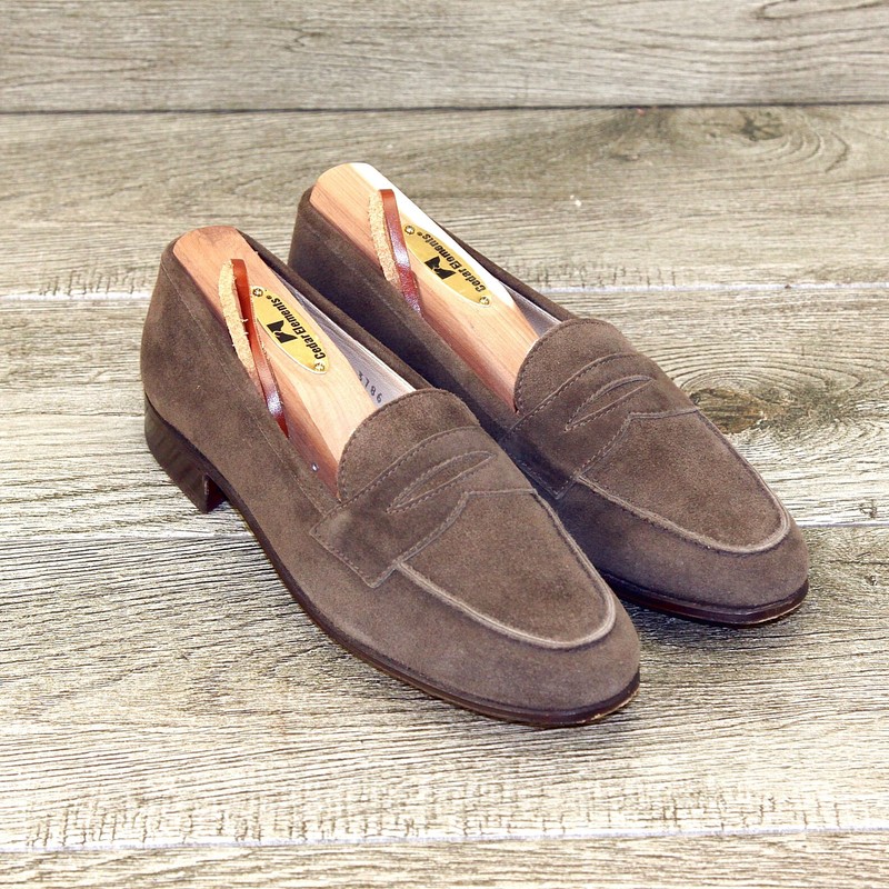 $650  * worn 1x * GRAVATI Women's 5 M Neiman Marcus 3786 Suede * add $15 Trees