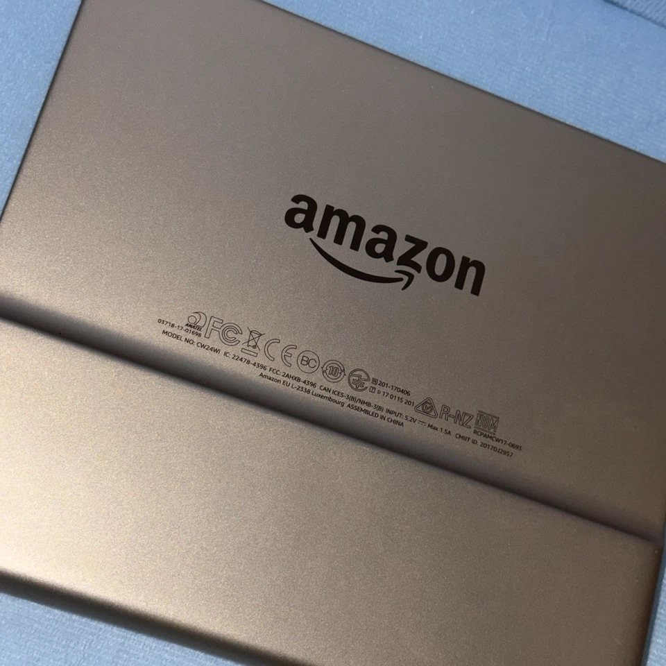 Amazon Kindle Oasis 9th Gen Model CW24Wi 7" 32GB Wi-Fi Champagne Gold Ads Free - Image 4 of 4