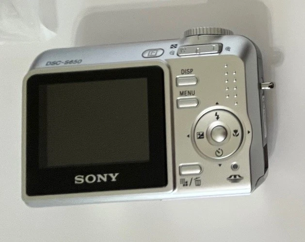 Sony Cyber shot DSC S650 7.2MP Digital Camera Silver Cords Case - Image 3 of 4