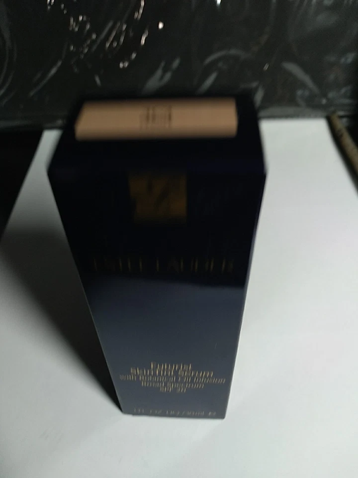 Estee Lauder Futurist Skin Tint Serum SPF 20 (1fl.oz/30ml)  3C2 PEBBLE NIB - Image 4 of 4