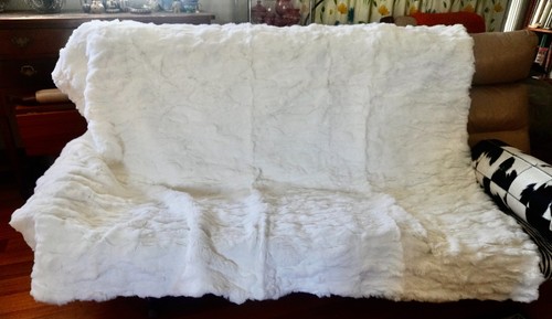 A Stunning White Rex Lapin Throw - 1600 x 1800mm - Insanely Soft - Foto 5 di 10