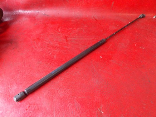 VW Passat 1,9 TDi 3B 110 PS Motorhaubenlift Lift Gasdämpfer 3B0823359A