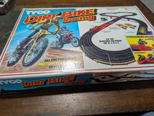 1981 Tyco Dirt Bike Racing HO Slot Car Race Set