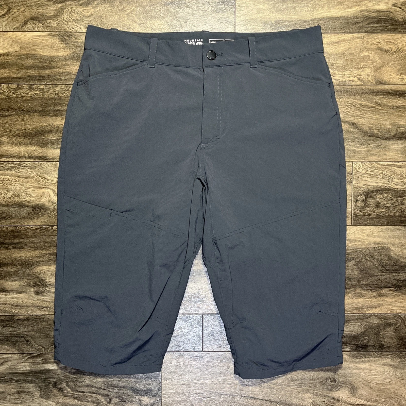 Mountain Hardwear Logan Canyon 3/4 Pants Mens 36 Gray Ripstop Hiking Climbing
Opens in a new window