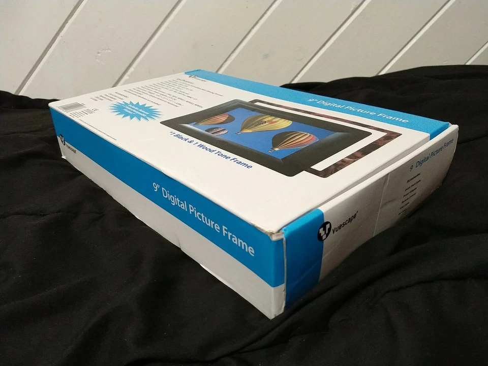 Vuescape 9" 16x9 Digital Picture Frame. Wood or Black frame. Remote, AV out... - Image 3 of 4