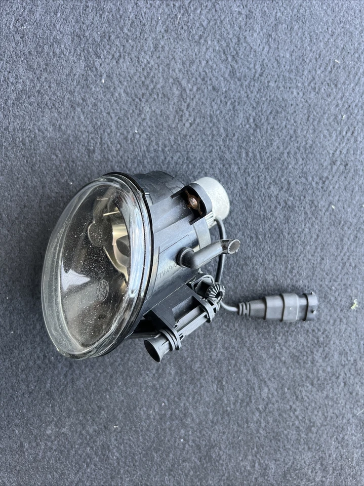 2009-2012 奥迪 S4 A4 Quattro 右前雾灯 原始设备制造商 — 第 3/4 张图片