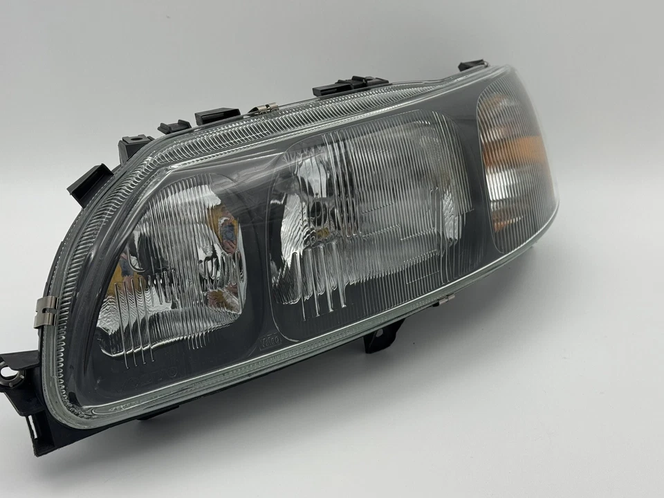 01-04 Faro halógeno delantero izquierdo lado del conductor Volvo S60 89007865 OEM Foto 3 de 4