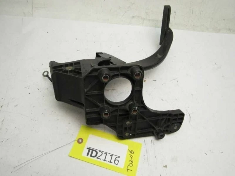 Brake Pedal Sedona 2008 Kia Left Driver Side Floor Foot Pad Lever Bracket OEM - Image 3 of 4