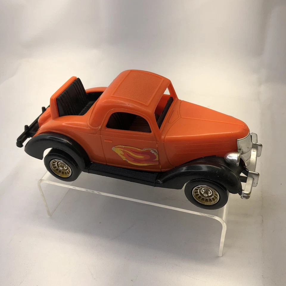 Винтажная оранжевая пластиковая игрушка Strombecker 1936 модель Ford Coupe Flames - Изображение 3 из 4