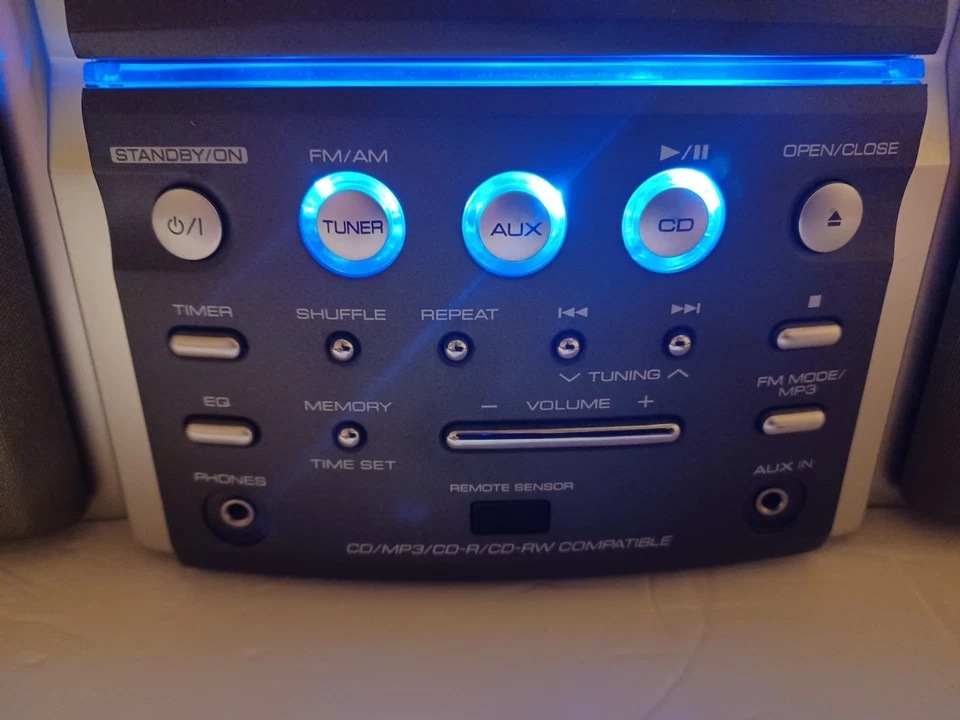 TEAC Home Stereo CD/AUX/AM FM Radio EX-M5  in Good Condition - Image 3 of 4