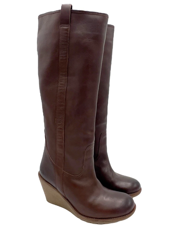 BOTAS DE CUÑA HASTA LA RODILLA DE CUERO MARRÓN ALTO KICKERS Foto 2 de 4