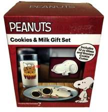 Peanuts Snoopy Glass Milk Cup and Cookie Cutter Gift Set Yum ICUP brand