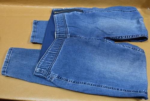 CAbi STRETCH Elastic Waist Pull On Ultra Comfort Skinny Jeans Sz 2 Side Zip - Picture 2 of 7