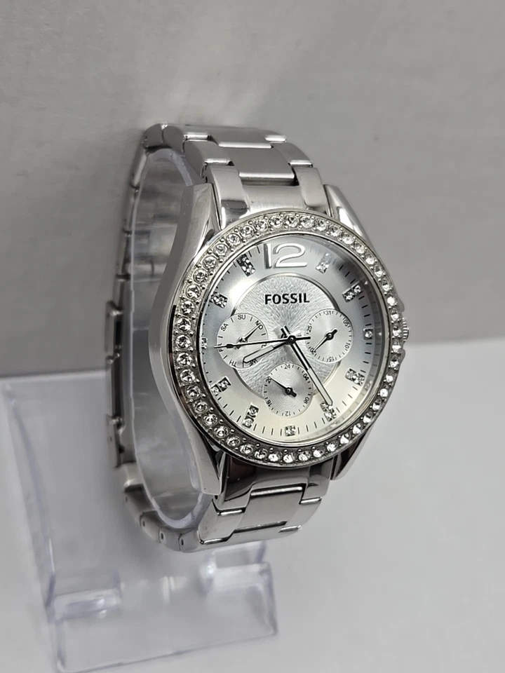 Fossil Riley ES3202 Womens Watch Day Date Crystals Silver Tone 40mm New Battery - Image 3 of 4