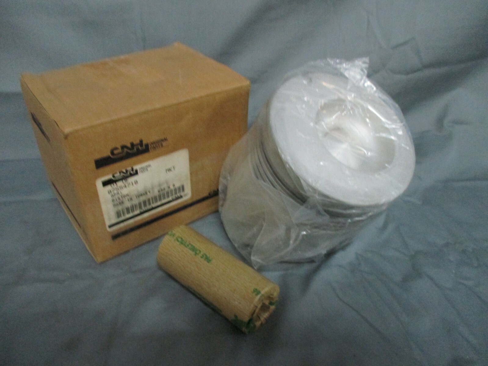 CASE INTERNATIONAL NEW HOLLAND 87554718 PISTON NEW OEM +.020 