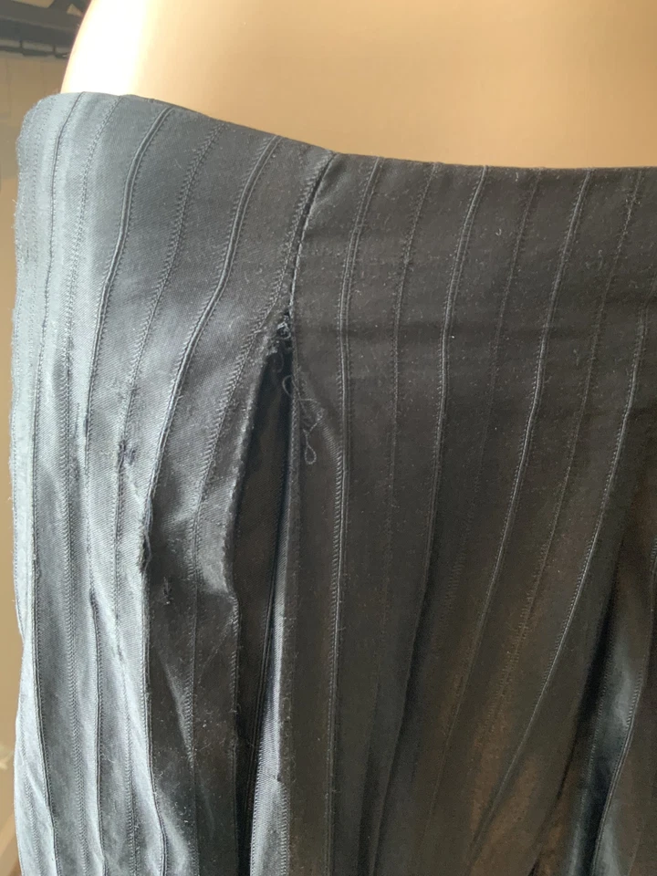 Falda Mossimo Negra Hasta la Rodilla Plisada Elástica Cintura Hada Grunge Talla 2 Foto 4 de 4