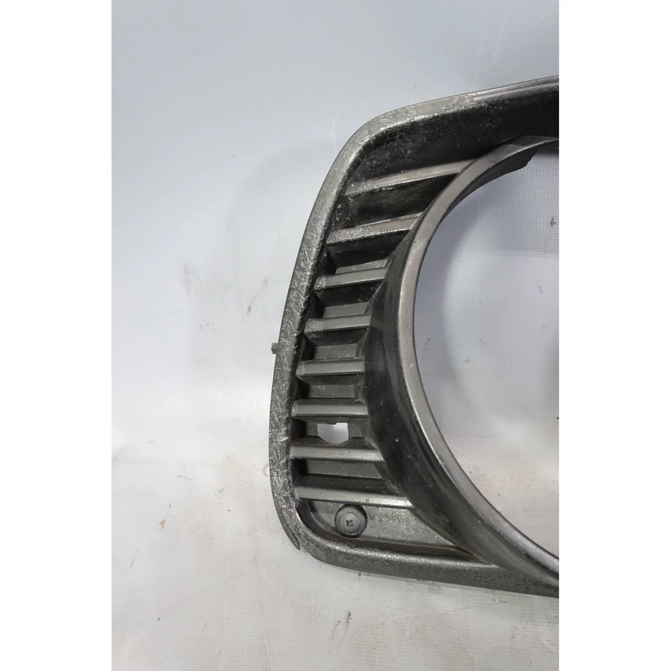 Par de rejillas de faros izquierda derecha OEM BMW E28 528e 533i 1982-1988 dañadas de fábrica Foto 4 de 4
