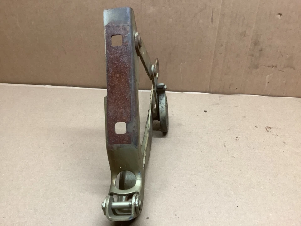 1968 1969 1970 AMC Rambler Rebel capó izquierdo bisagra usado OEM Foto 3 de 3