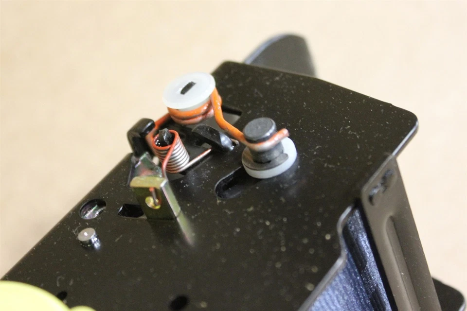 Retractor de cinturón de seguridad para conductor Chevy Sprint Pontiac Firefly 91 91172017 azul nuevo de lote original Foto 4 de 4