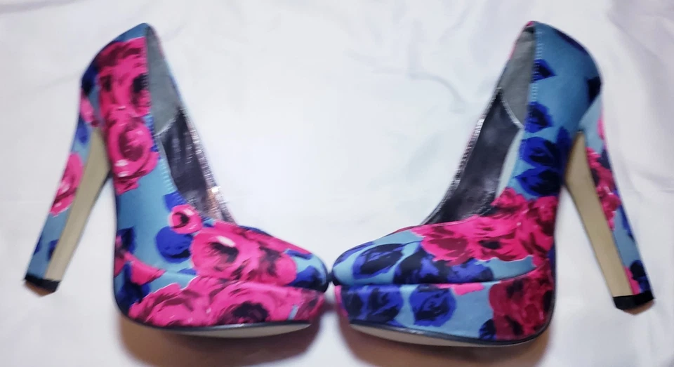 Charles Albert Womens Size 6 Platform Pump Floral Fabric - Image 3 of 4