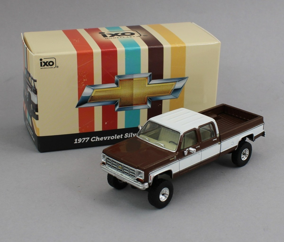 1:64 IXO Models *BROWN & WHITE* 1977 Chevrolet Silverado K30