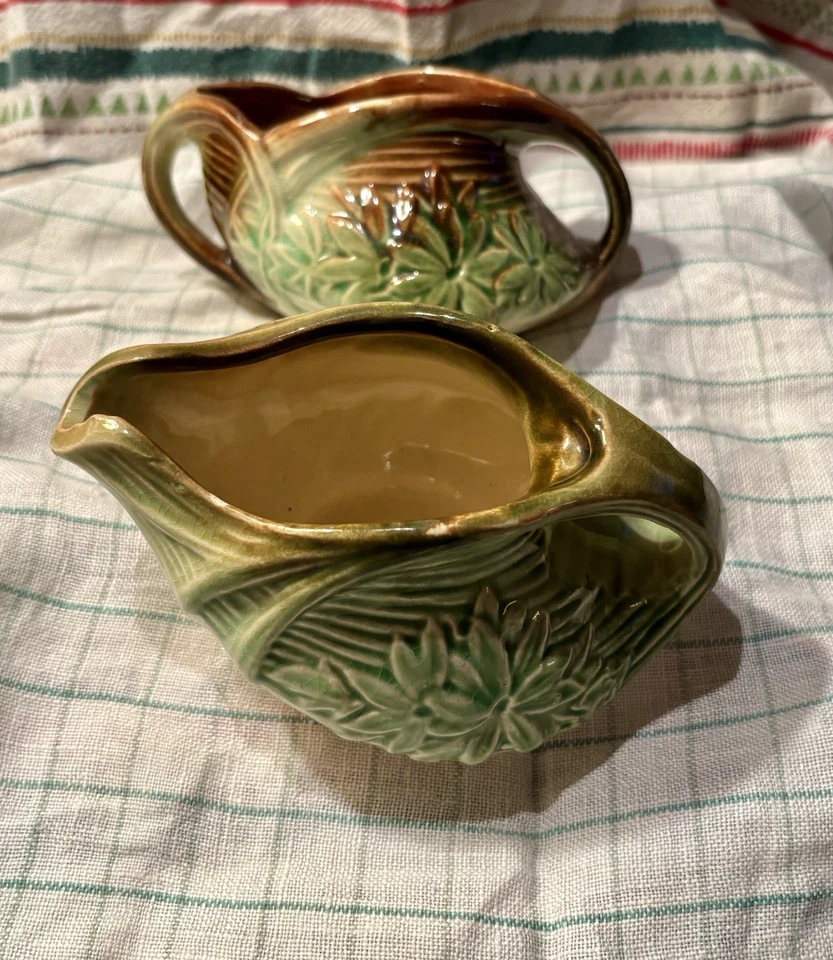 Vintage McCoy Daisy Pattern Sugar and Creamer Pottery Set. 1940’s - Image 3 of 4