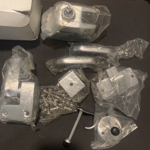 Kit de puerta de polietileno bisagra de bóveda st/st. Juego de puertas batientes ADA. Resistente al robo. - Imagen 1 de 3